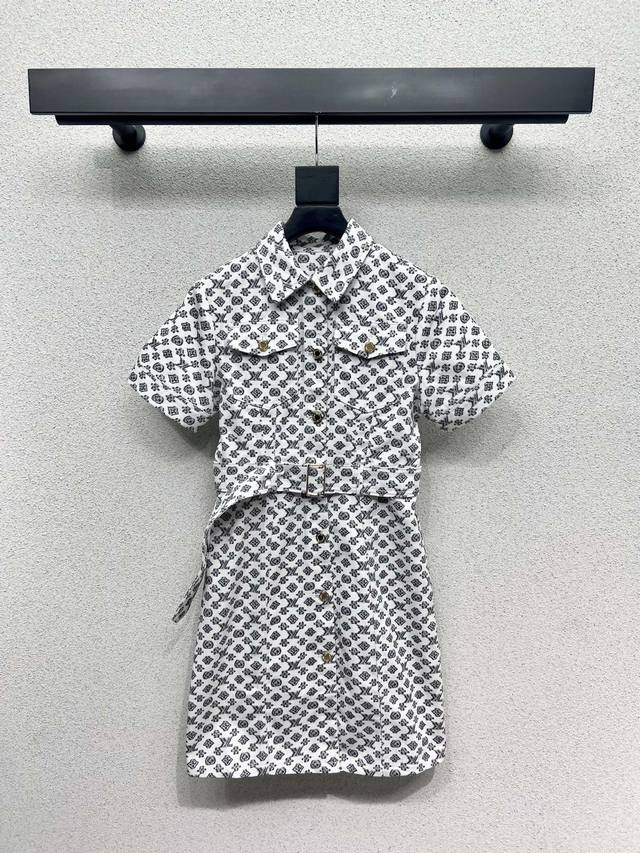 L's series of classic denim short-sleeved dresses with old patterns are fashiona