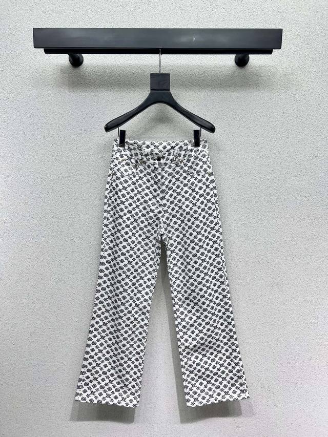 L's series of classic denim pants with floral prints are fashionable, low-key, l