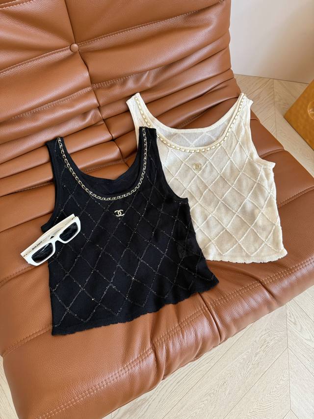 Medieval style 25 new double C chain decoration knitted vest tops with a little