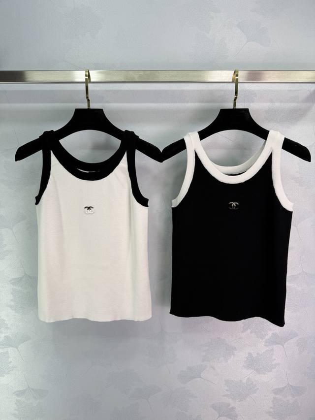 Chane*25 New summer knitted vest with a logo on the chest. It is very suitable f
