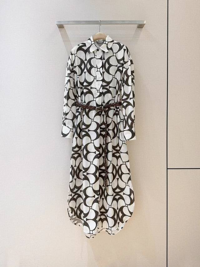 Brunello Cucine*L*L*I New product recommendation A long dress with a noble tempe