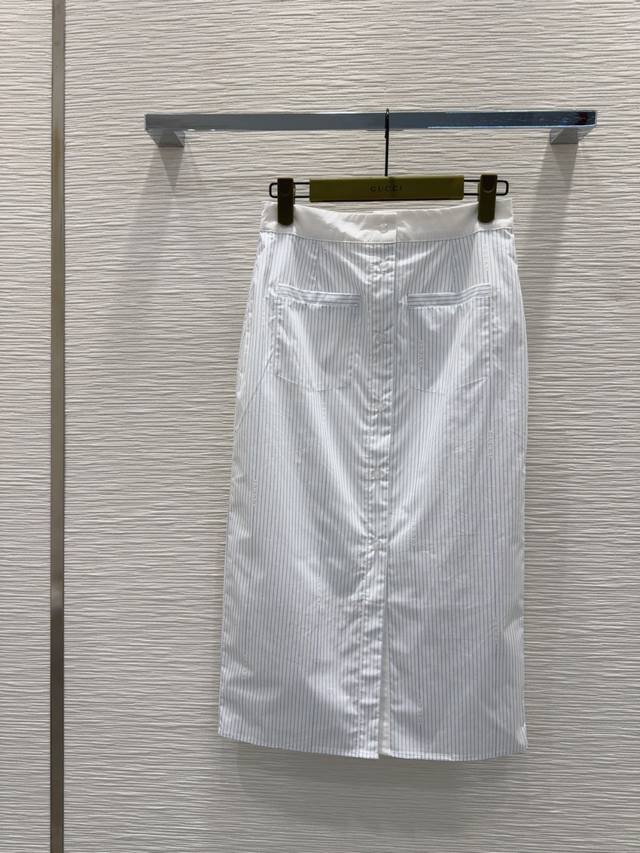 Gucc* 2025Ss new striped skirt is full of fashion and high-end feeling. It has i