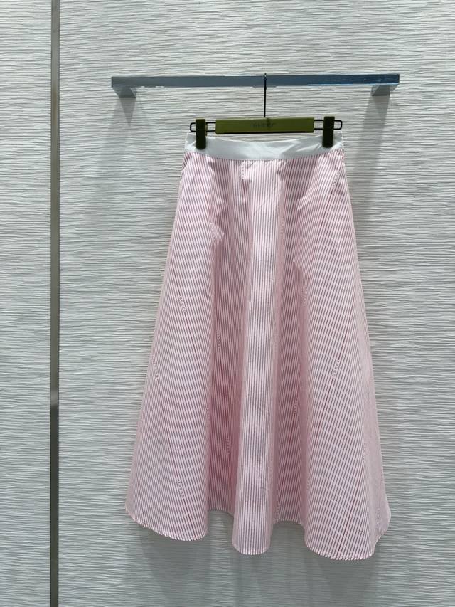 Gucc* 2025Ss new striped skirt is full of fashion and high-end feeling. It has i