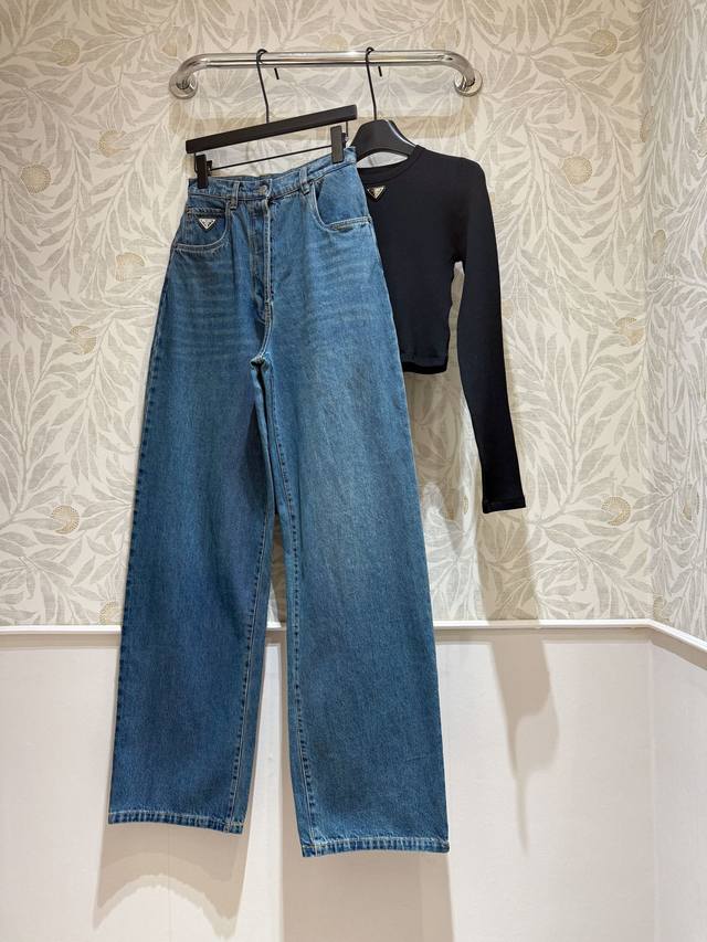 Shipping Style 11P High-waisted jeans are a relatively long style. The length h