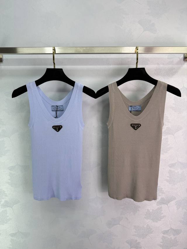 Pr*2025 Spring and Summer new small triangle logo knitted vest classic triangle