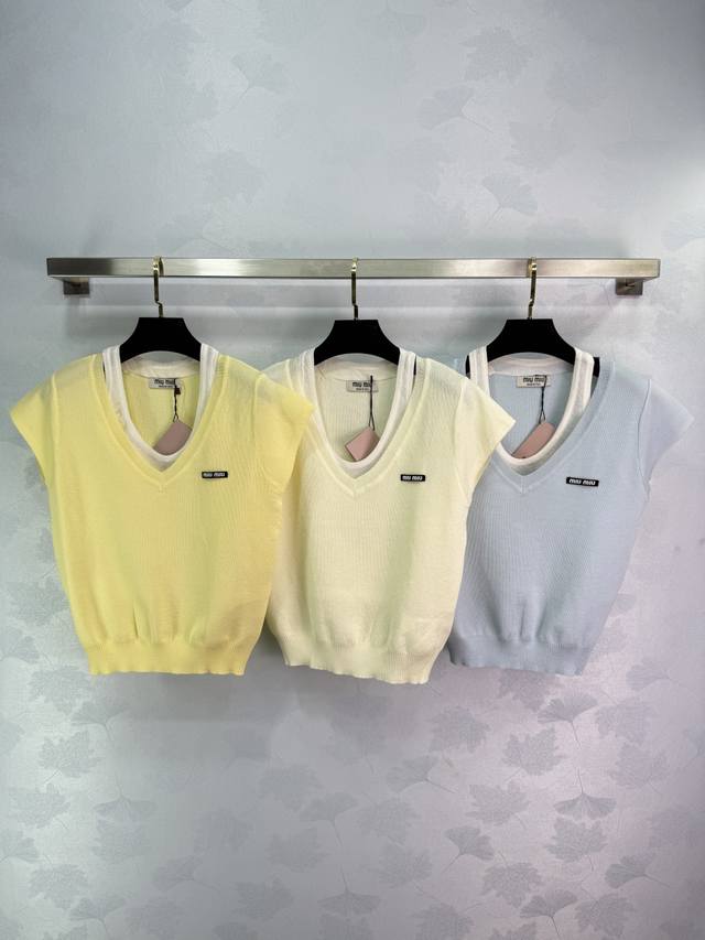 Miu*25 Spring and Summer new fake two-piece V-neck top with white inner design,