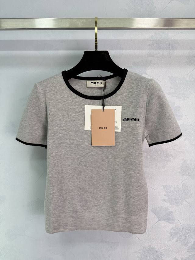 Miu*High-end contrast color knitted short-sleeves, synchronized with the officia