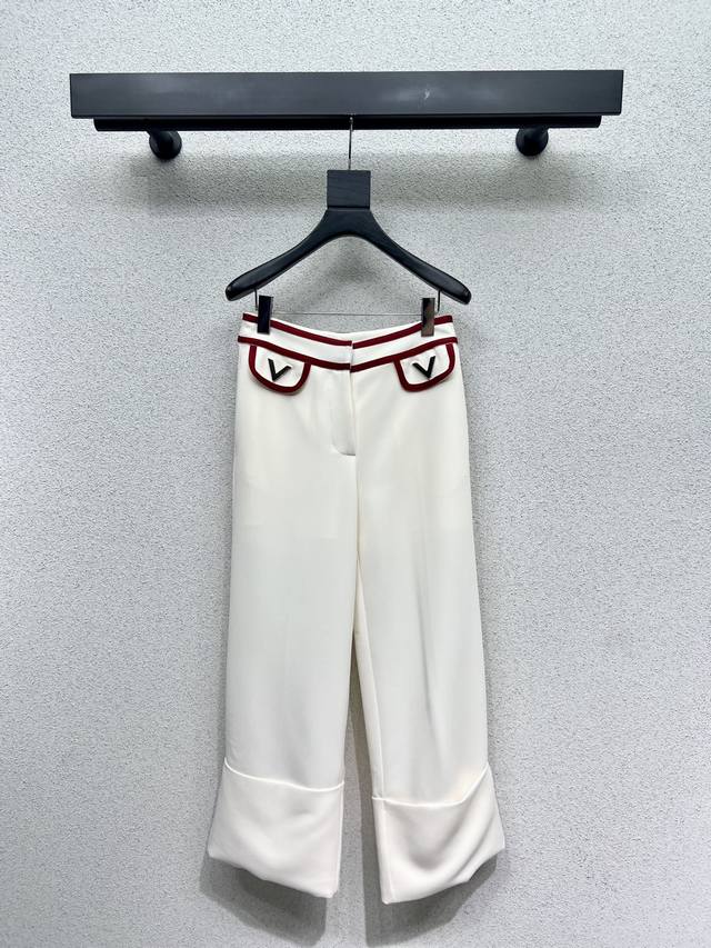 Valentino suit pants are fashionable, low-key, elegant and luxurious! The style