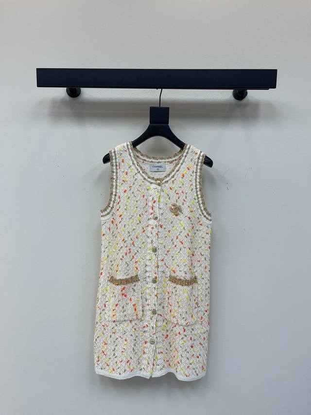 Xiao Xiang colorful sleeveless vest dress that makes you look younger. The color