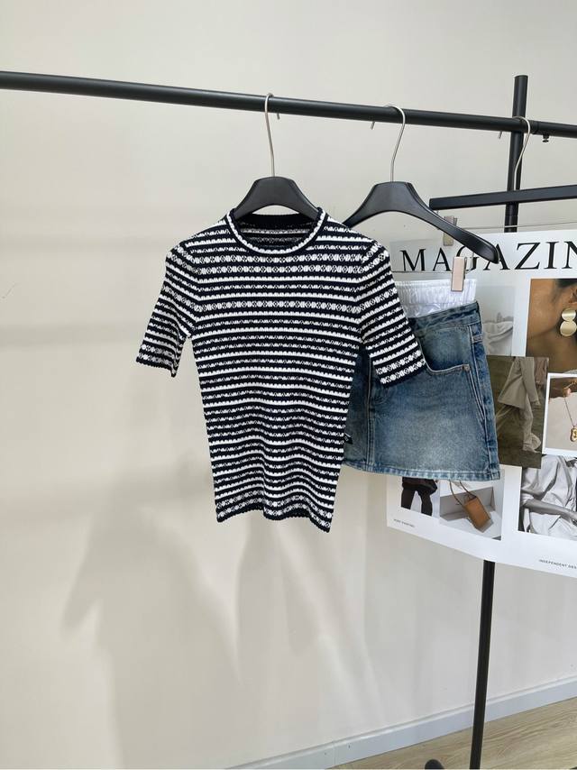 Lv black and white striped four-leaf clover knitted short sleeves ., Fabric: woo