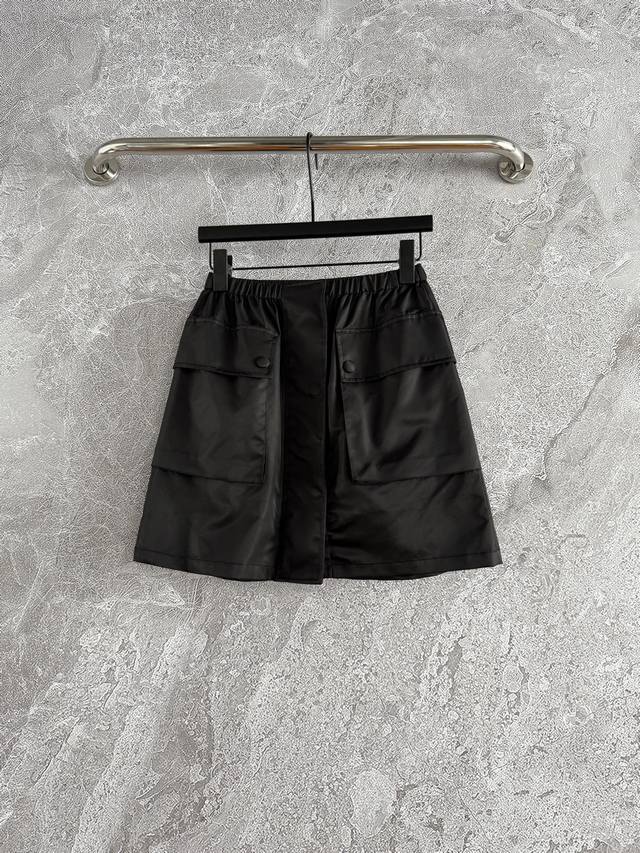 Spot Model No. 4P. Double-pocket skirt with large patch pockets on both sides,