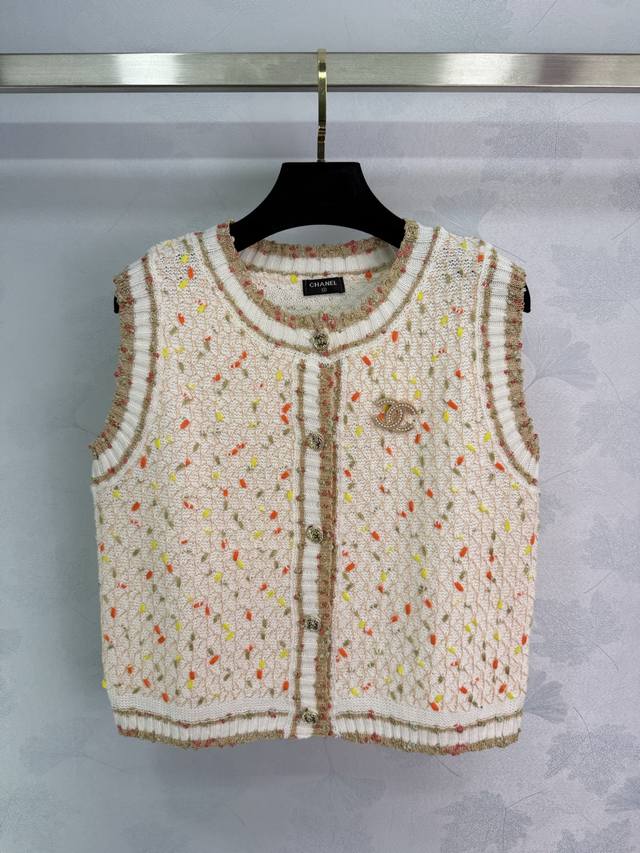 Chanel*2025 Spring and Summer new color knitted vest White background with orang