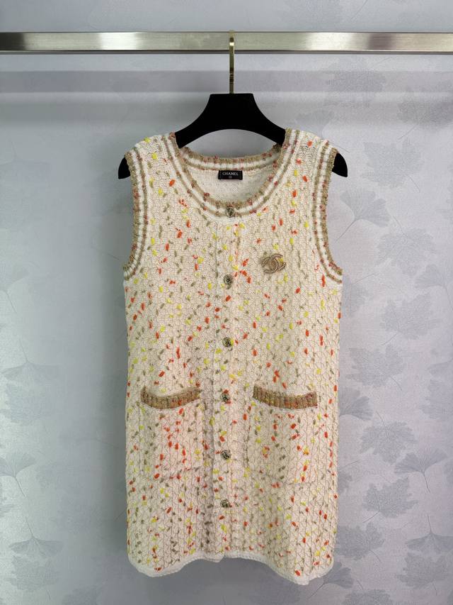 Chanel*2025 Spring and Summer new color knitted vest dress White background with
