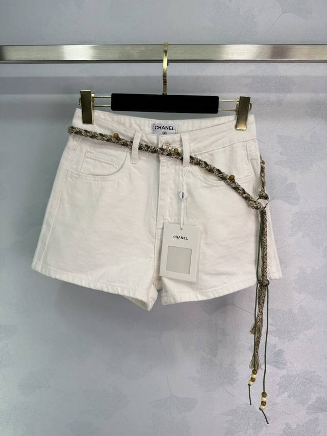 Ch*2025 Spring and Summer new white denim shorts with braided belt. High waist d