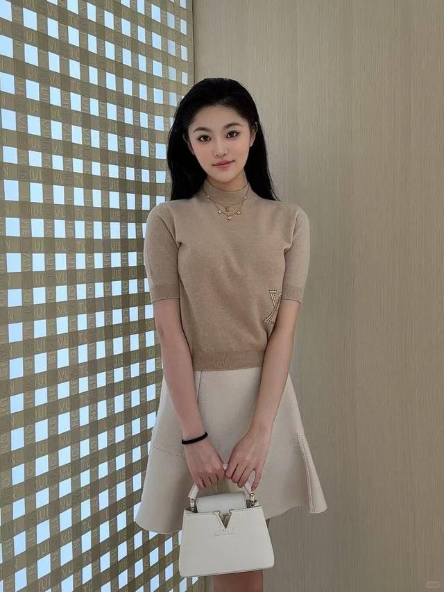 Louis Vuitto* 25Ss Spring and Summer new round neck short-sleeved knitted top wi