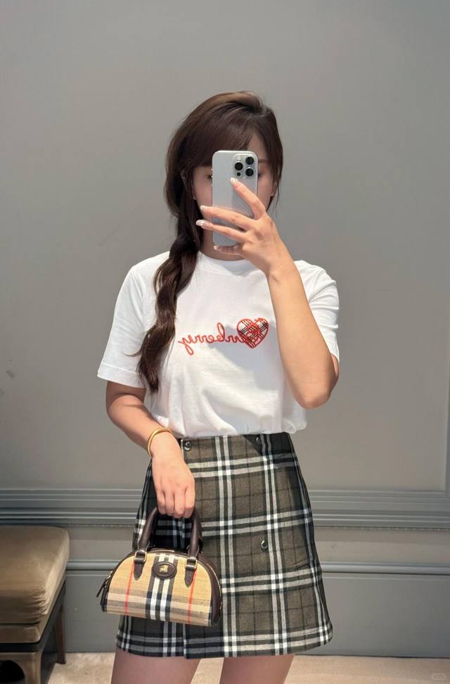 Bur*Erry 25Ss Spring and Summer new checkered heart letter embroidered round nec