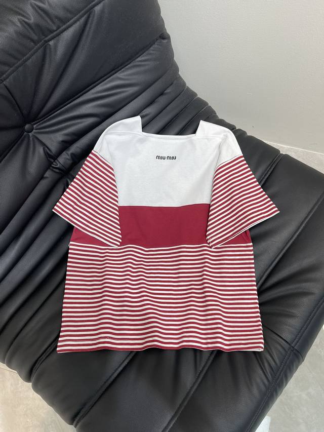 Miumi*25A new navy style embroidered patchwork striped short-sleeved T-shirt! Th