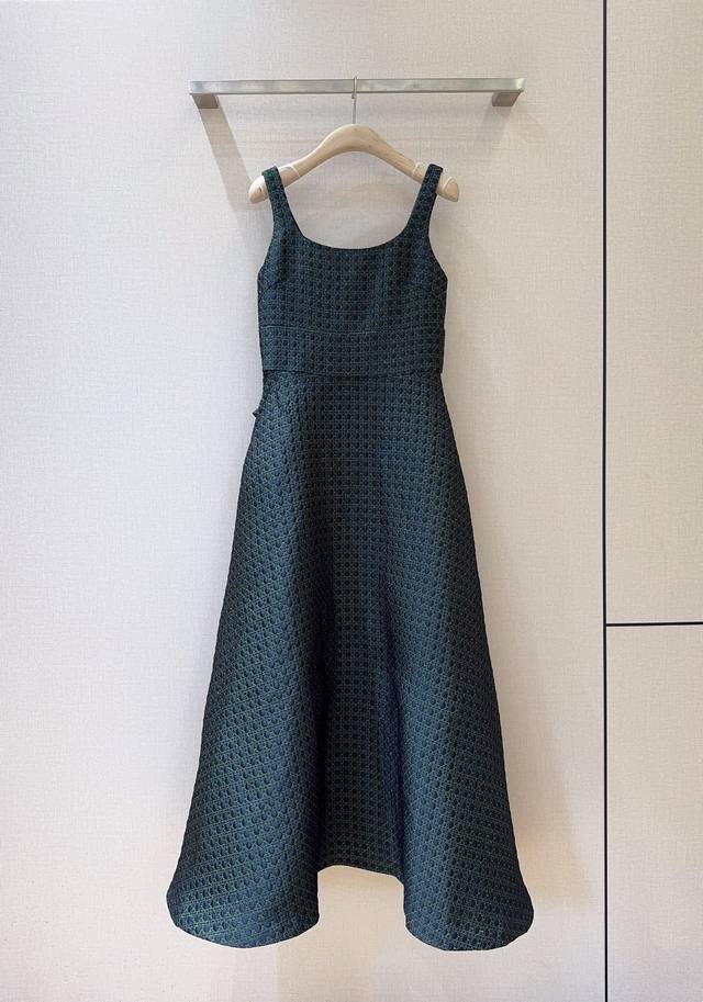 D Home New Product Recommendation Medium-length square-neck suspender waist dres