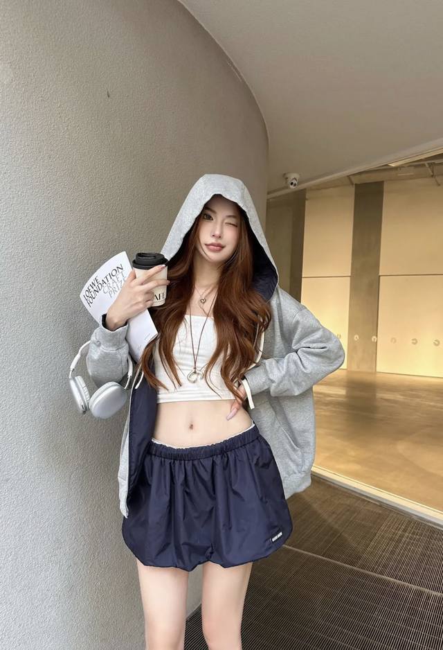 Miu 25 Early Autumn New Double-sided Hooded Jacket. Buy one and you have two pie