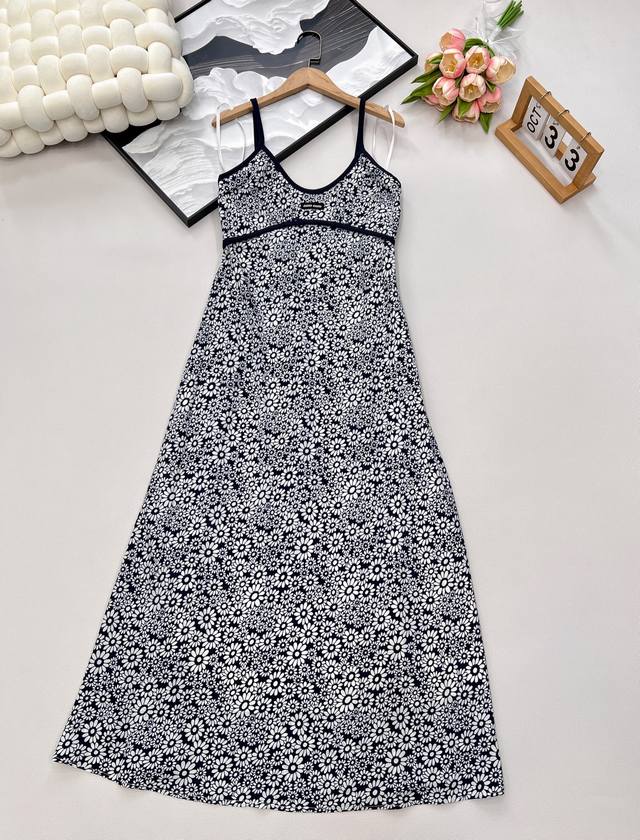 Miumiu2025 new V-neck suspender floral long skirt, customized Yb imported twill