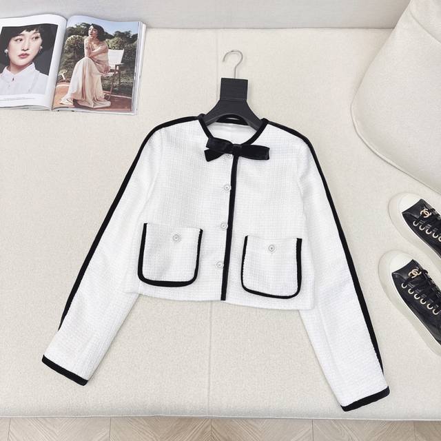 Exquisite feeling C home 25Ss The latest classic black and white braided small j