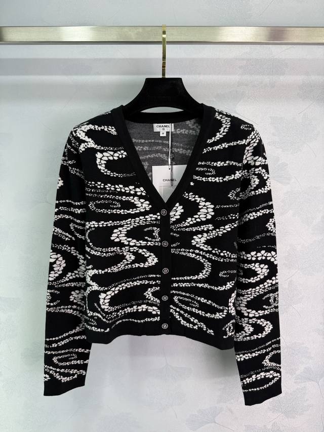 Ch*2025 Spring and Summer New Series Knitted V-neck cardigan with irregular came