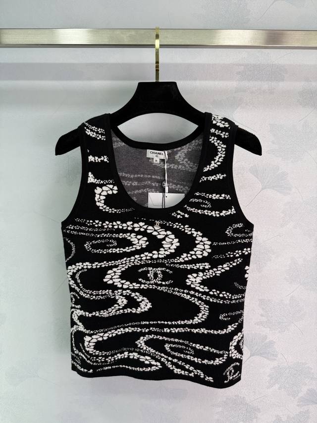 Ch*2025 Spring and Summer new series knitted round neck vest with irregular came