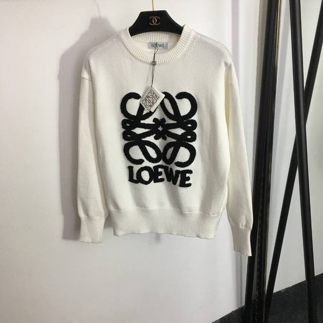 Style No. 4763 Loew* new plush Logo embroidered letters round neck long sleeve