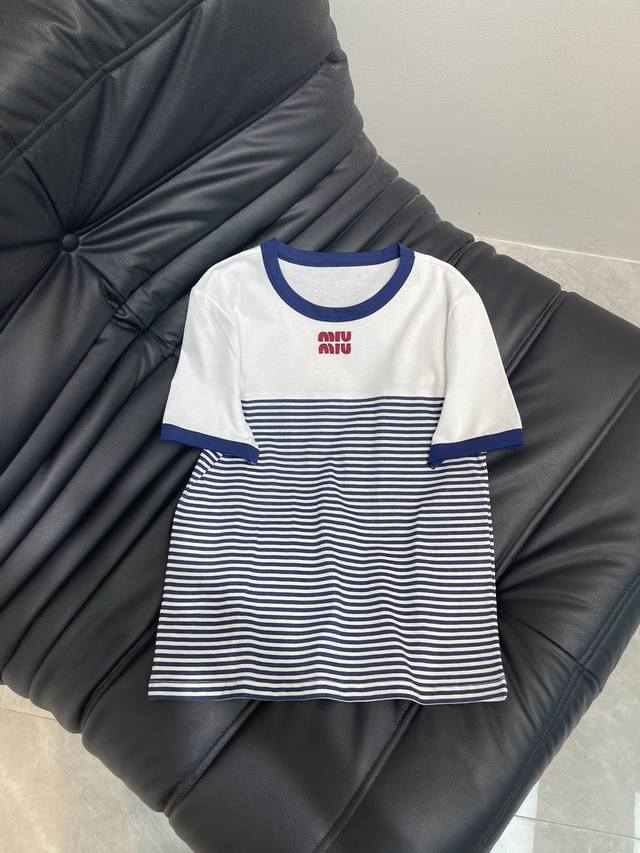 Miumi*25A new navy style embroidered patchwork striped short-sleeved T-shirt! Th