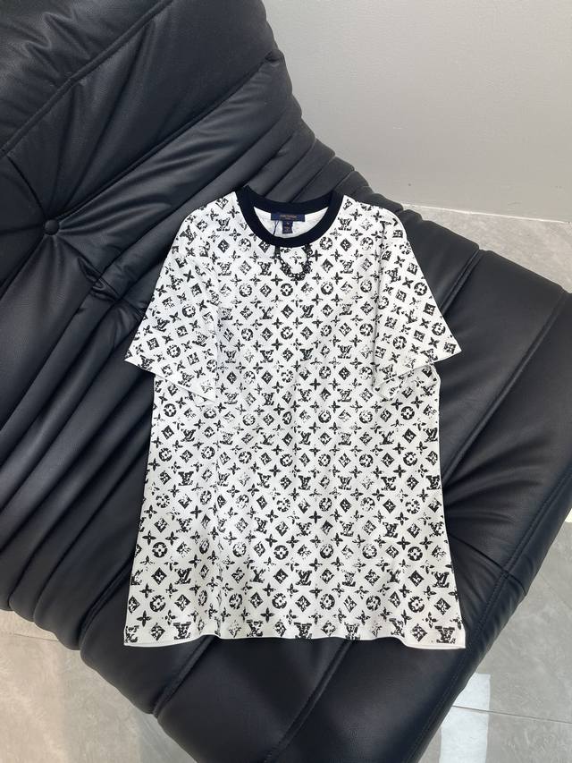 Louis Vuitto*25 Summer new style monogram chain short-sleeved T-shirt. Fashionab