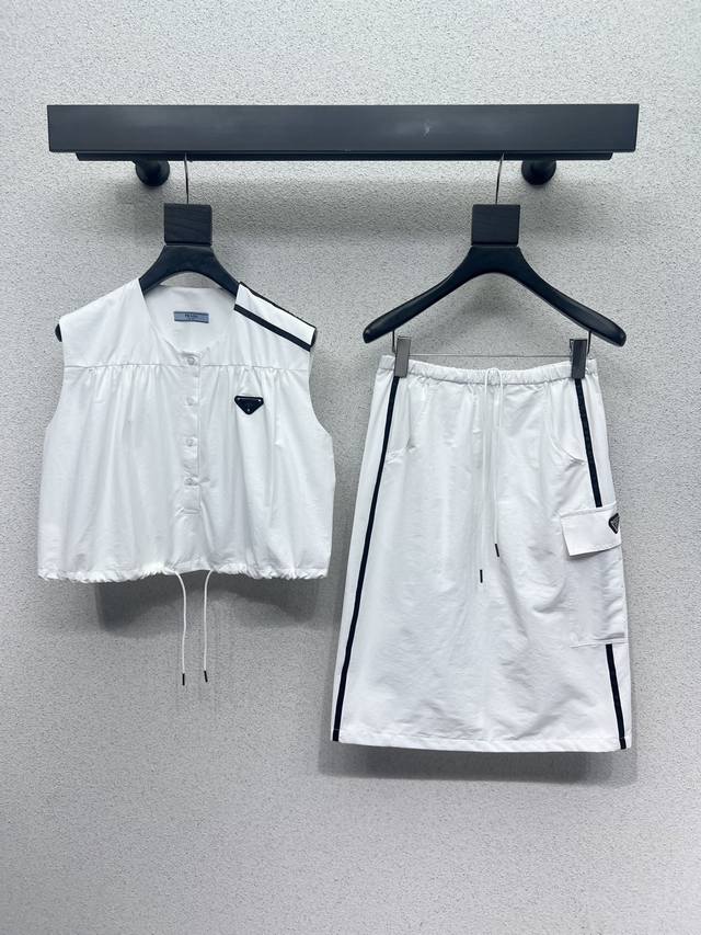 P vest + skirt casual suit neat and stylish daily wear recommended style details