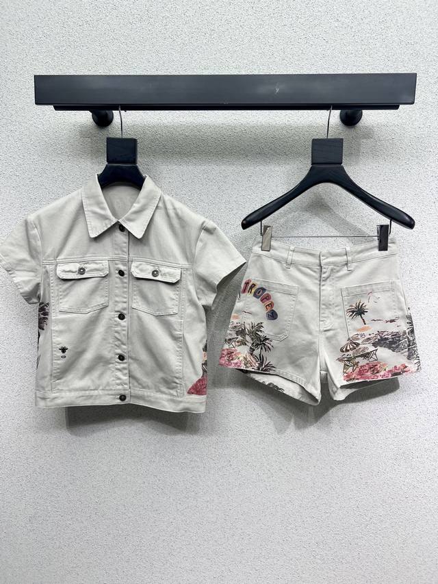 D's bee print short-sleeved denim jacket + shorts are available separately. The