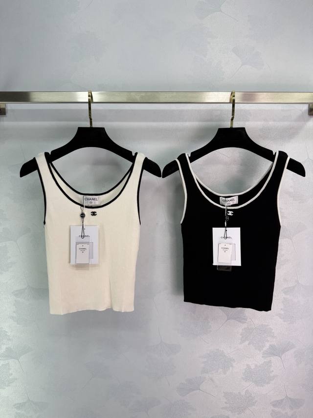Chane*25A Spring new knitted vest with double C logo on the chest, fashionable a