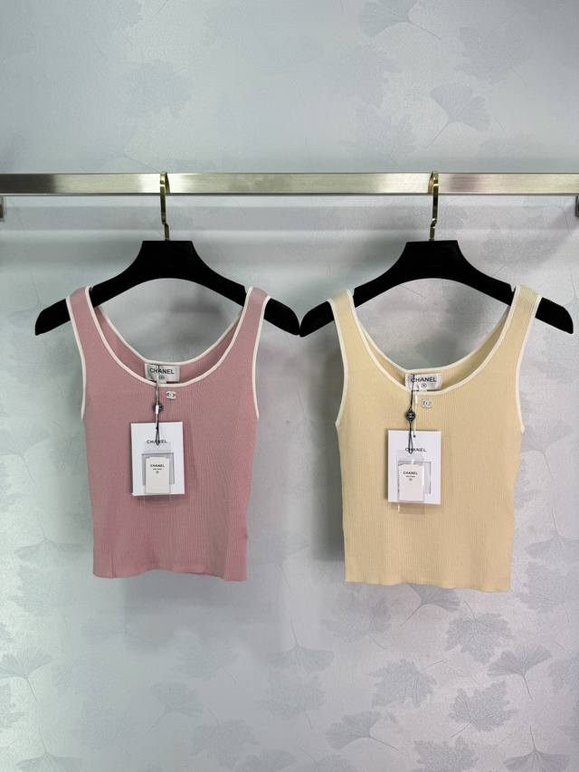 Chane*25A Spring new knitted vest with double C logo on the chest, fashionable a