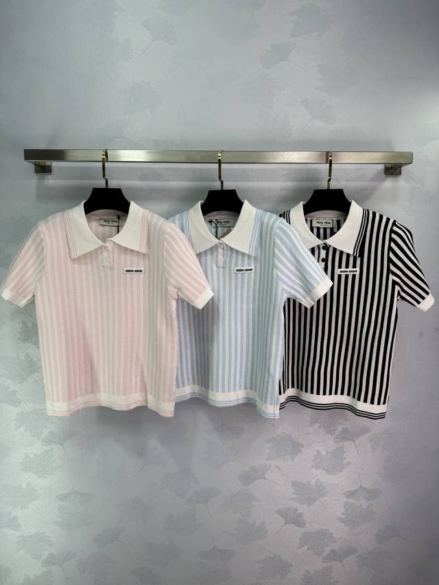 Miu*2025 Summer new vertical striped Polo shirt with small logo design on the ch