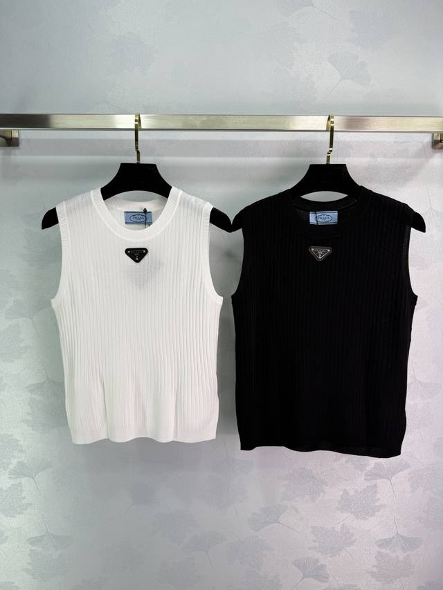 Pr*2025 Spring and Summer new small triangle logo knitted vest round neck design