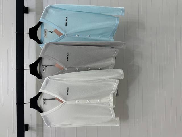 New original high-end quality Miumi*2025 early autumn latest series! V-neck kni