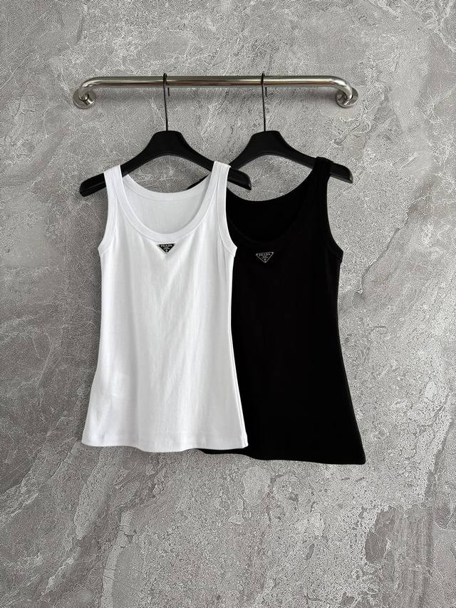 Spot Model No. 1P. Three-color classic vest, ribbed plain knit vest, with trian