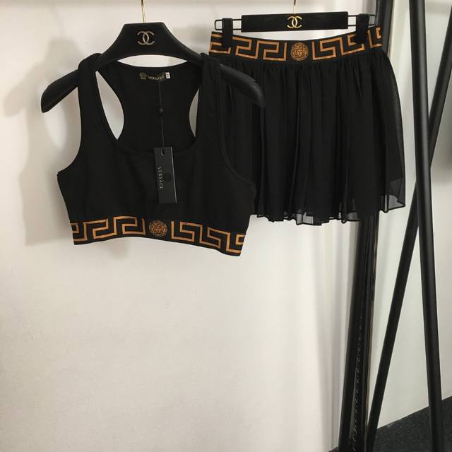 Style No. 6577 Versac* new casual suit, Medusa webbing waist sports vest + plea