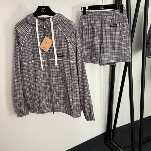 Style No. 20254112 Miumi* new suit, retro plaid long-sleeved hooded zipper wind