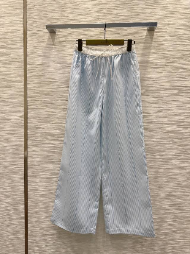 Gucc* 2025Ss new trousers are not picky about body shape. The upper body is stra