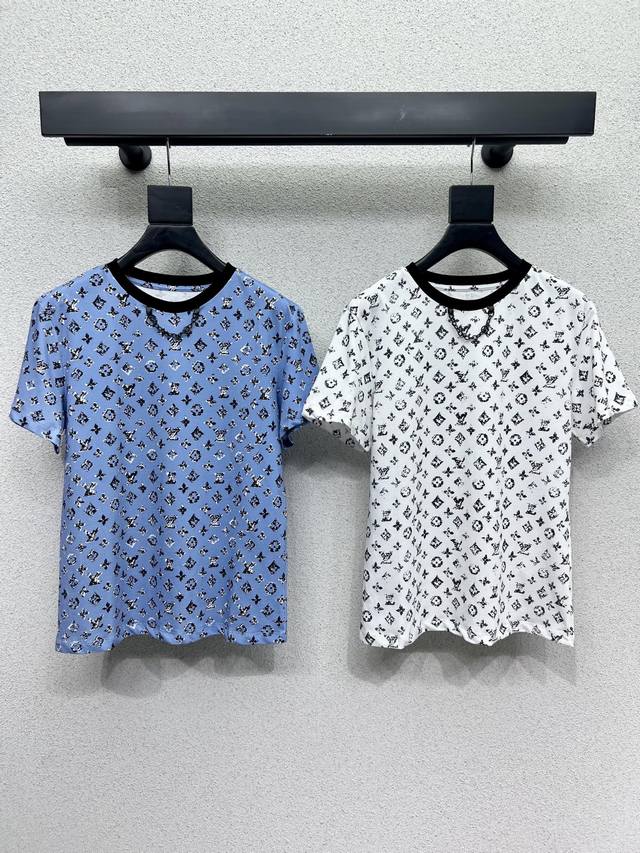 L Short-sleeved T-shirt with monogram print is recommended for daily use. It is