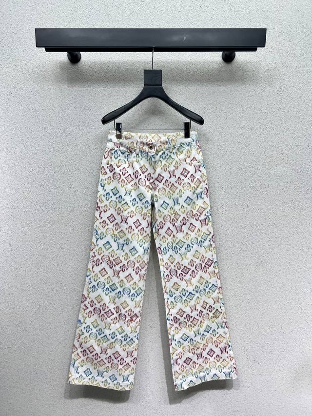 L's series of colorful logo jeans are fashionable, low-key, elegant and luxuriou