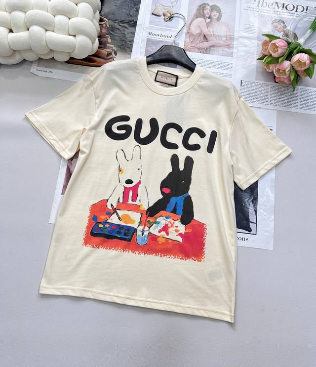 Gucci Cartoon Rabbit Series Printed Short Sleeve T-shirt The watercolor print is
