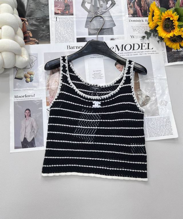 Chanel's new Chanel style contrast striped vest, welding laziness and refinement