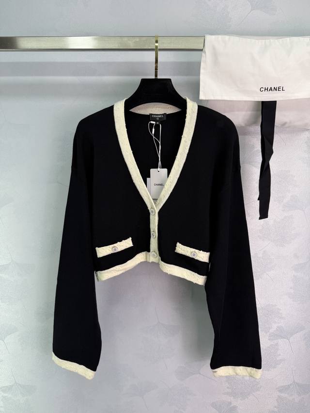 Chanel25A High-end handmade workshop series black and white splicing drop should