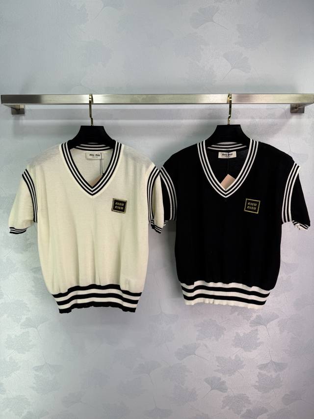 Miu*2025 new summer V-neck knitted short sleeves, gold logo embroidery on the ch