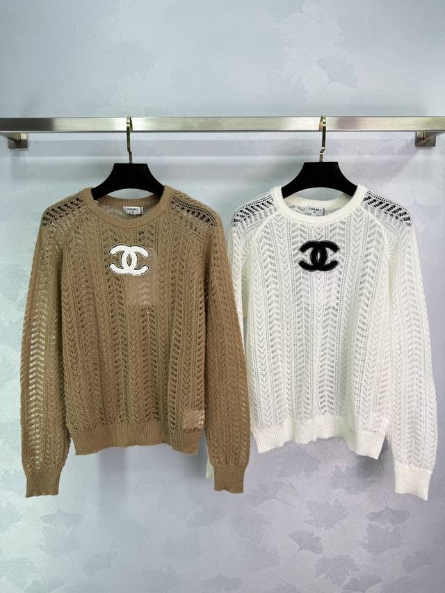 Ch*2025 Early Autumn new hollow knit sweater, double C logo design on the chest.