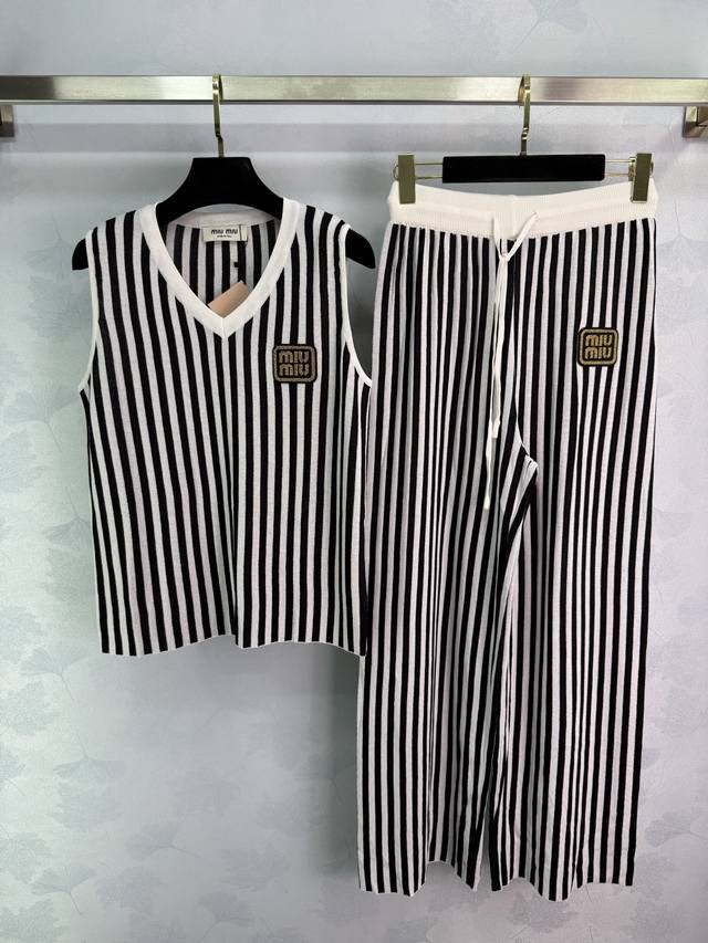 Miu*2025 Spring and Summer new black and white striped suit, V-neck vest + wide-