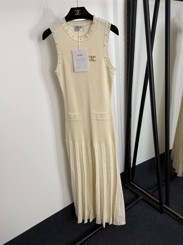 Style No. 20254082 Chane* new logo brooch pearl round neck knitted vest dress,